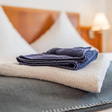 招待所 Am Kirchplatz 于伯林根