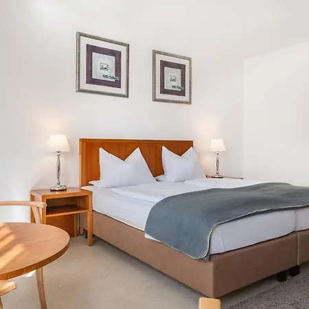 Am Kirchplatz 招待所 于伯林根