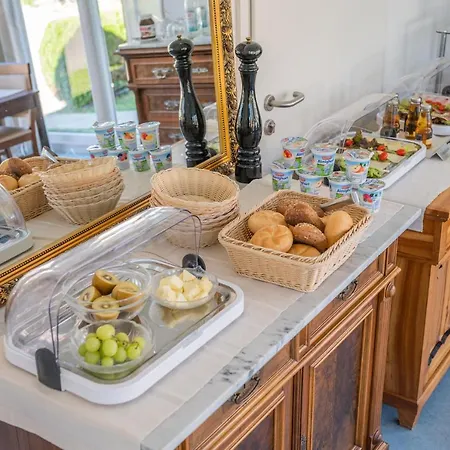 ゲストハウス Am Kirchplatz ユーバーリンゲン