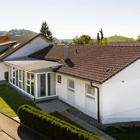 Am Kirchplatz 招待所 于伯林根