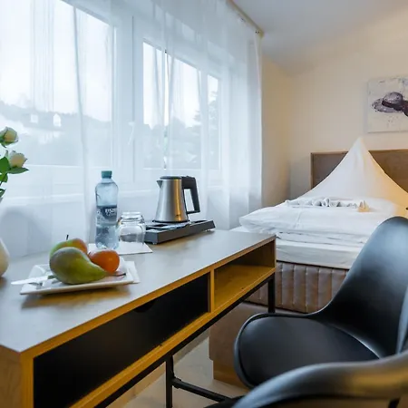 Am Kirchplatz 招待所 于伯林根